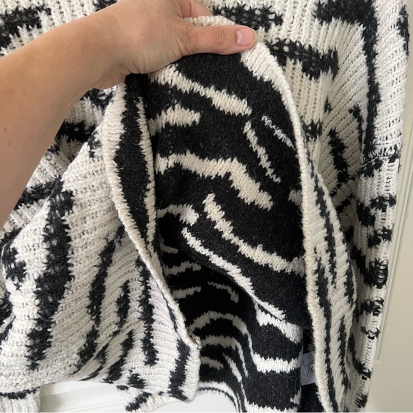 Line the Label Zebra Striped Black White Sweater Size L Round Neck Cotton Alpaca - Picture 12 of 15